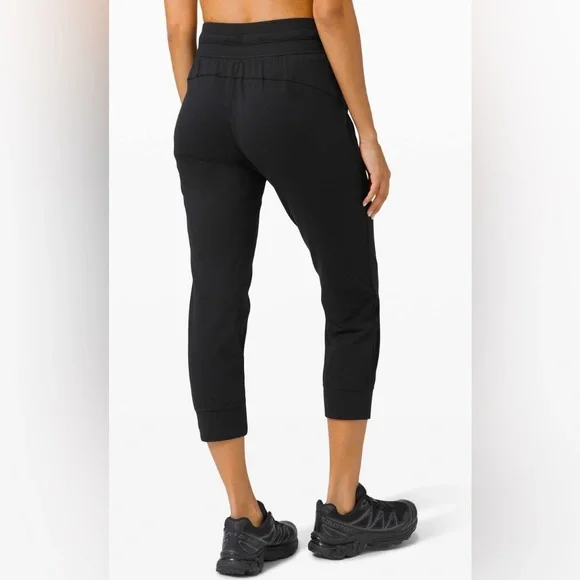 Lululemon Ready To Rulu Jogger Crop in Black Size 2 - Picture 2 of 13